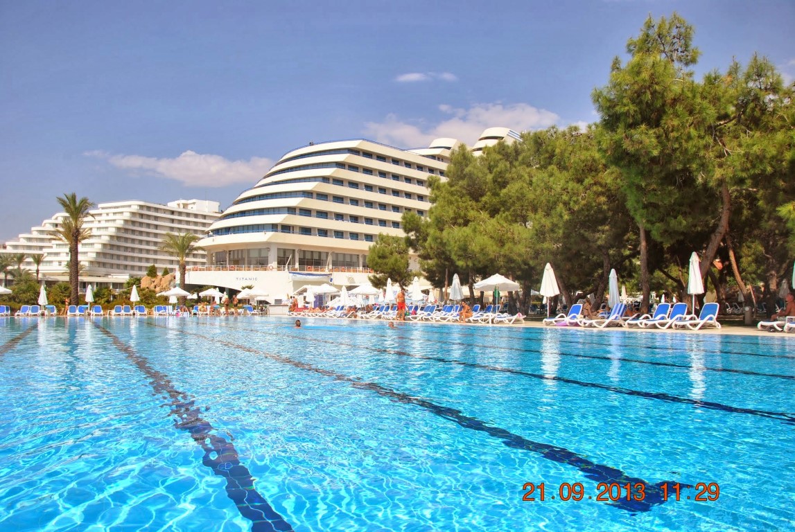 imagini hotel TITANIC LARA